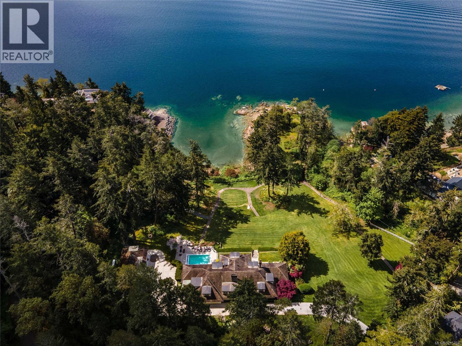  605 Senanus Drive, Central Saanich