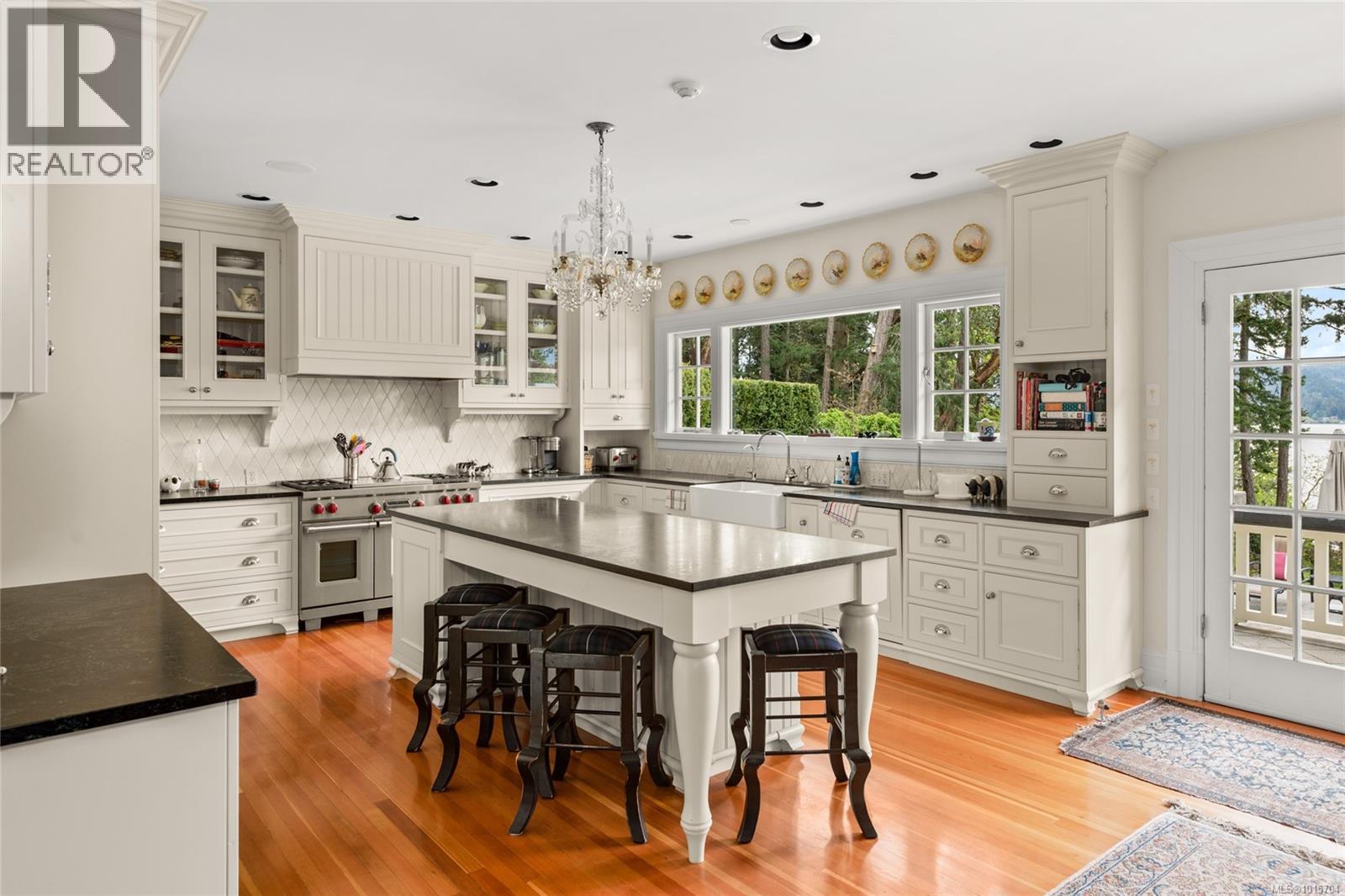  605 Senanus Drive, Central Saanich