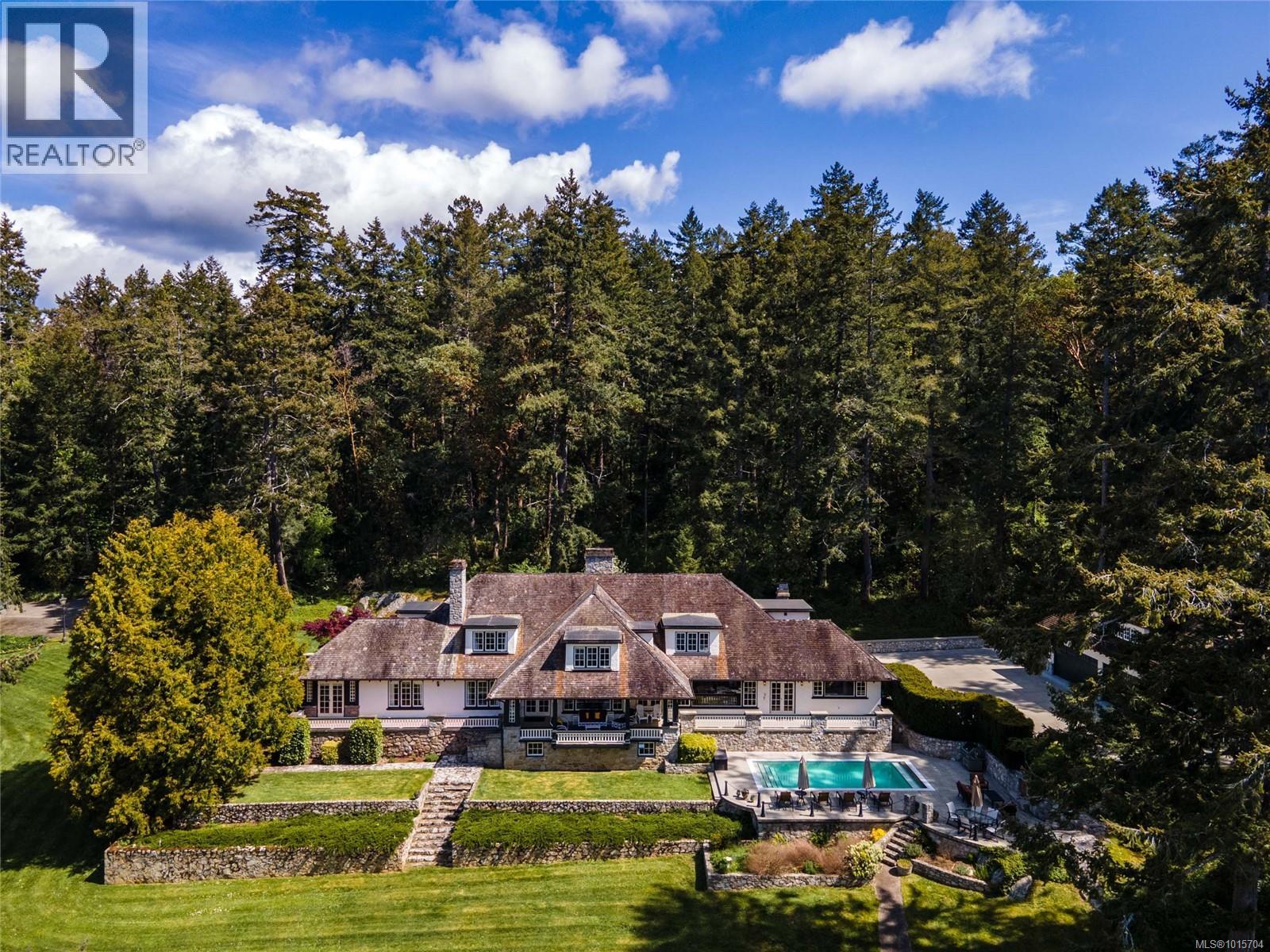  605 Senanus Drive, Central Saanich