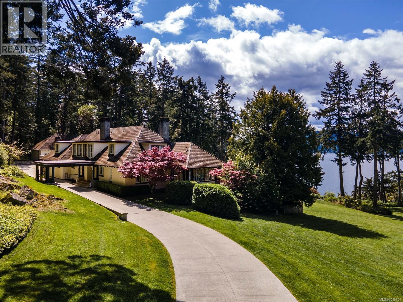  605 Senanus Drive, Central Saanich