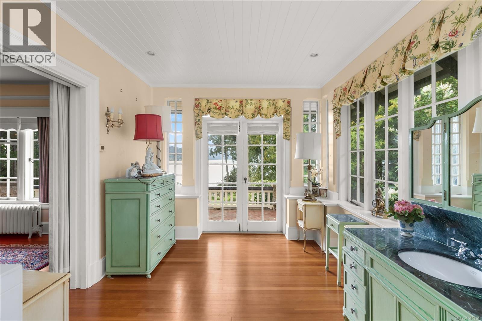  605 Senanus Drive, Central Saanich