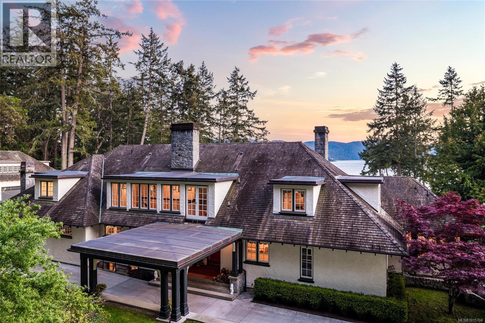  605 Senanus Drive, Central Saanich