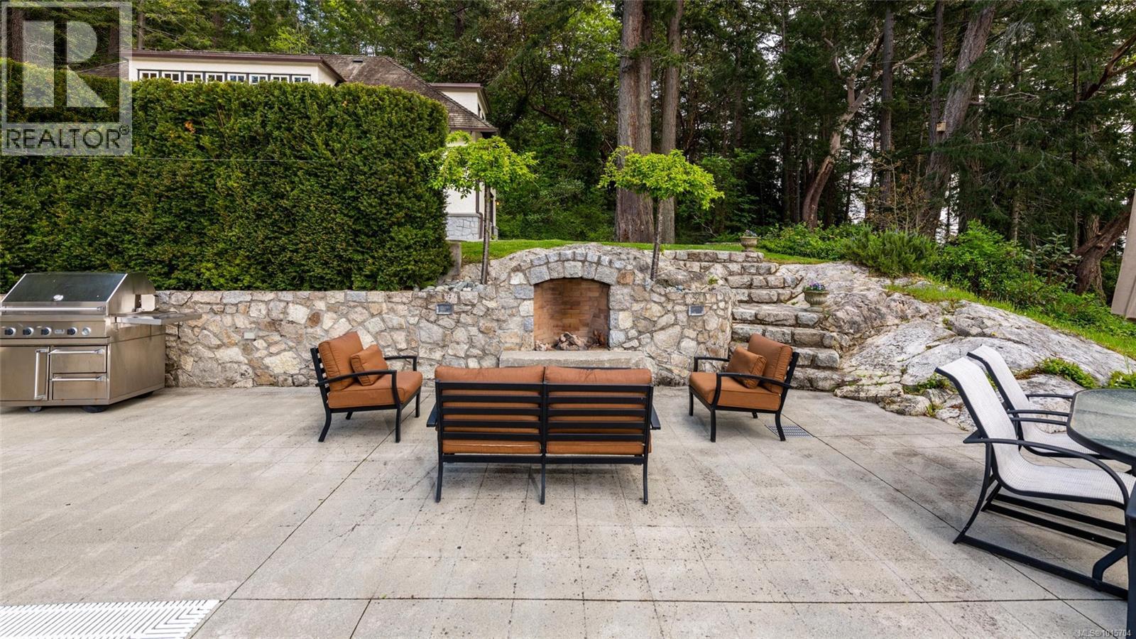  605 Senanus Drive, Central Saanich