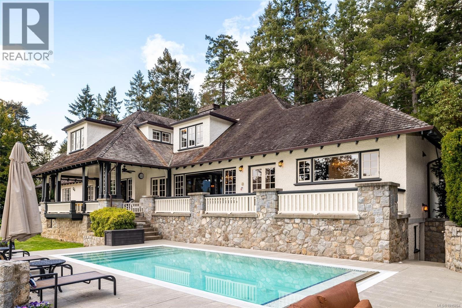  605 Senanus Drive, Central Saanich