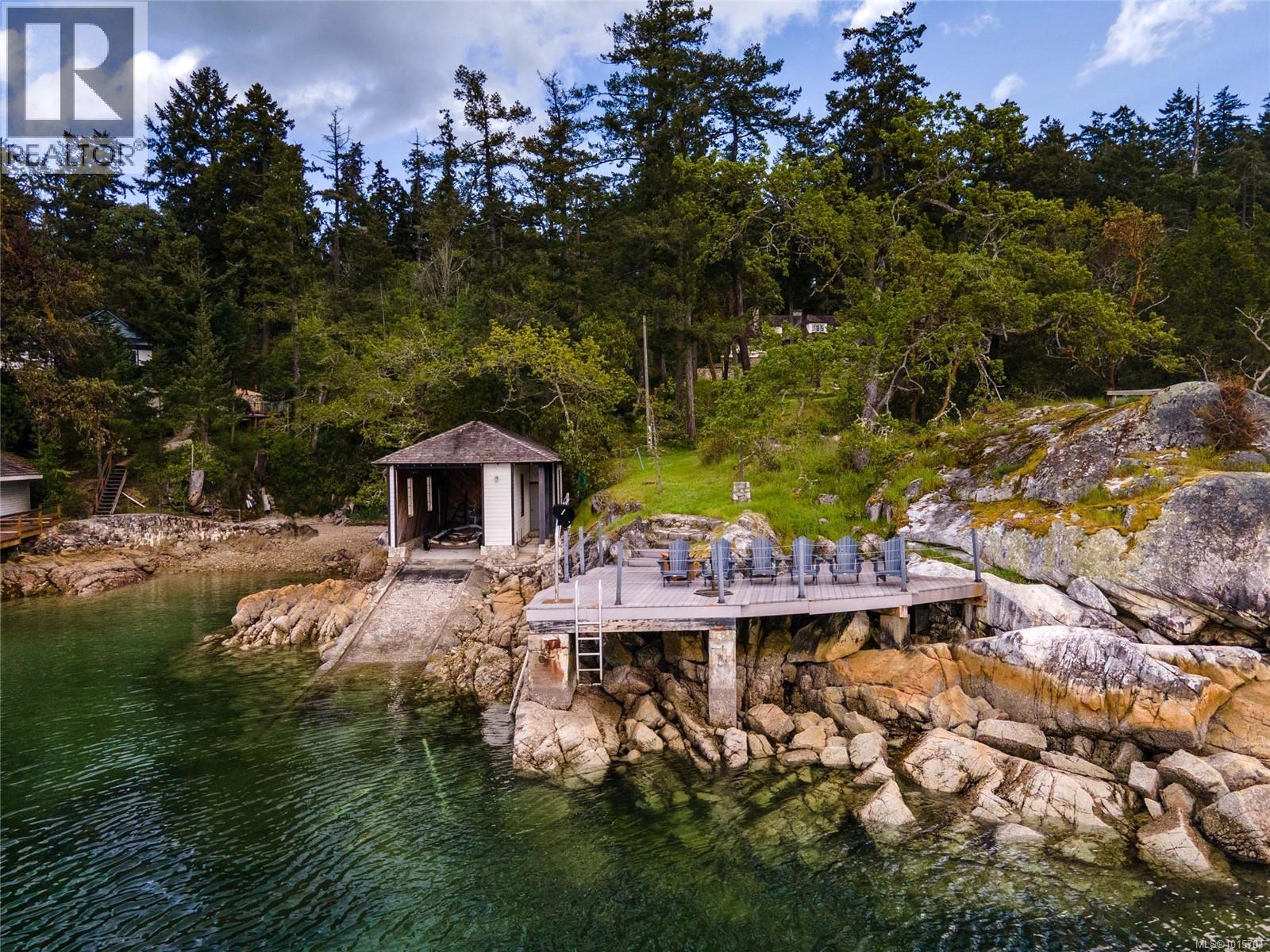  605 Senanus Drive, Central Saanich