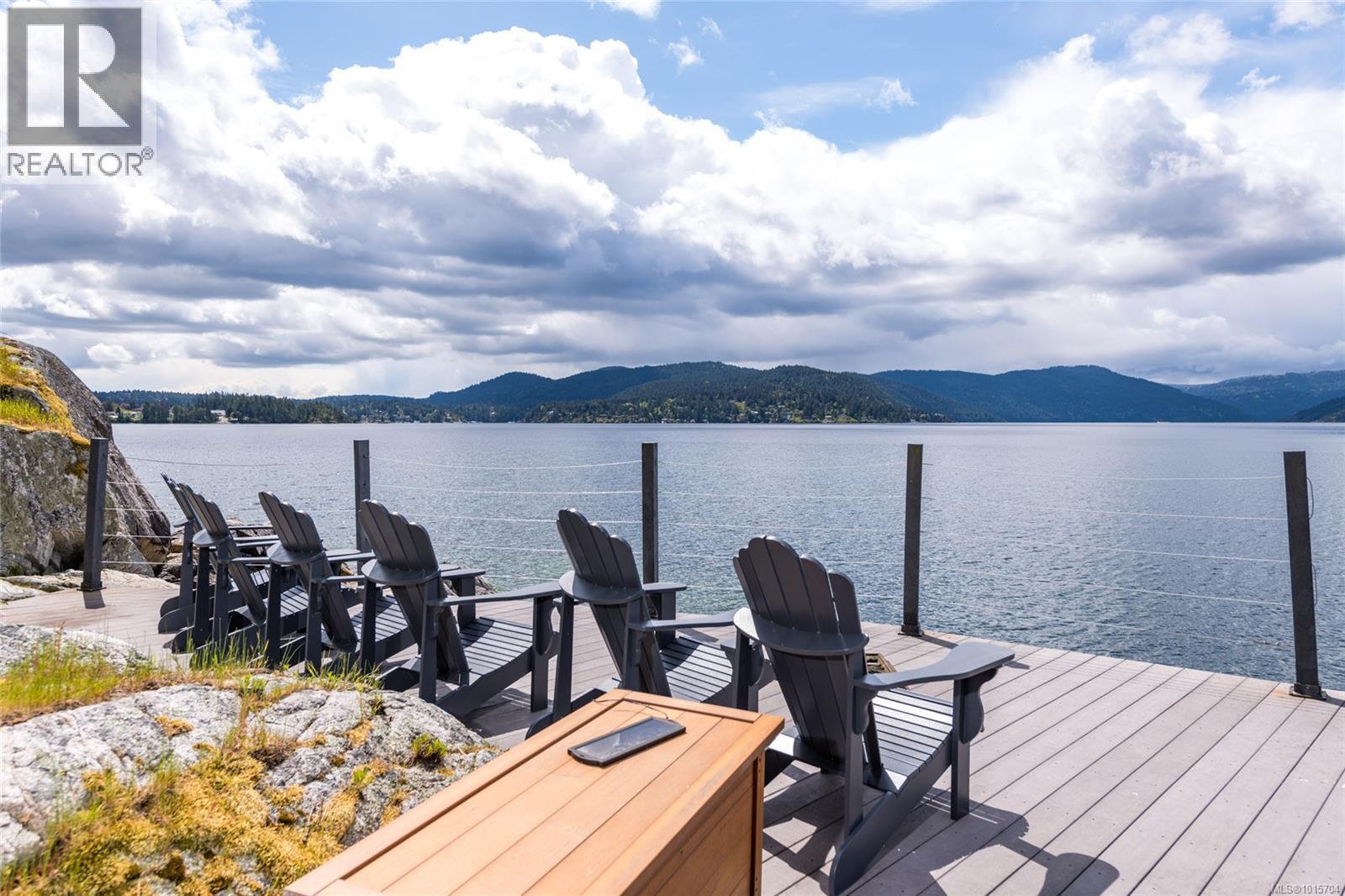  605 Senanus Drive, Central Saanich