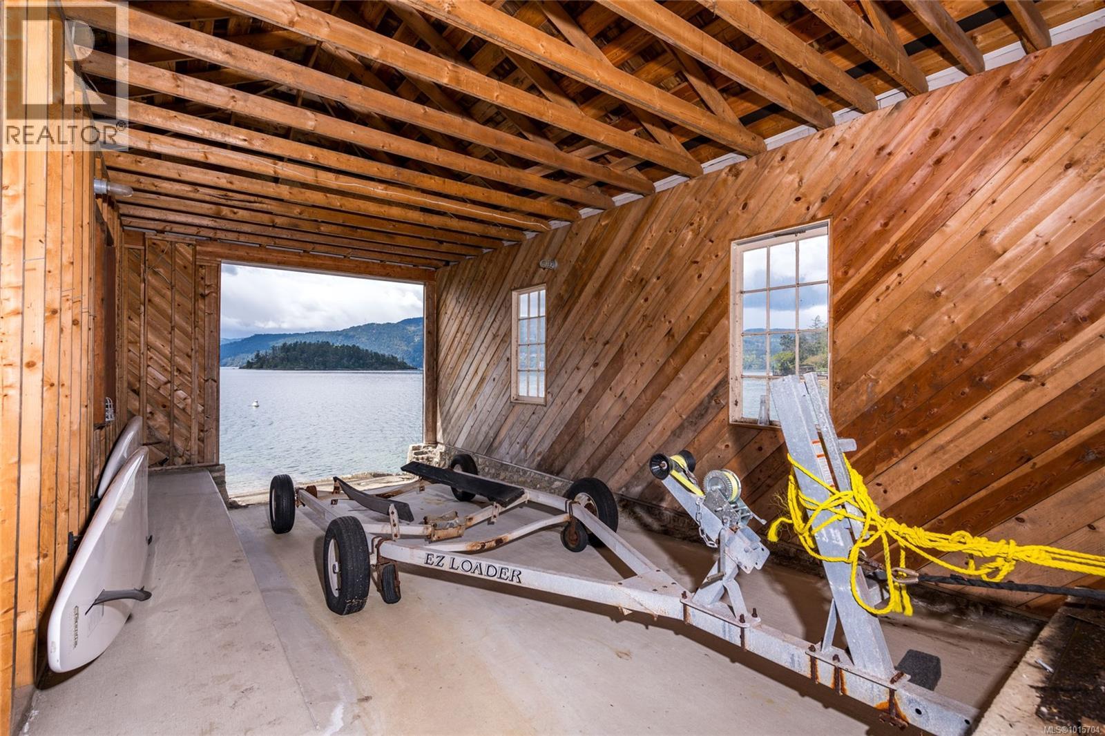  605 Senanus Drive, Central Saanich