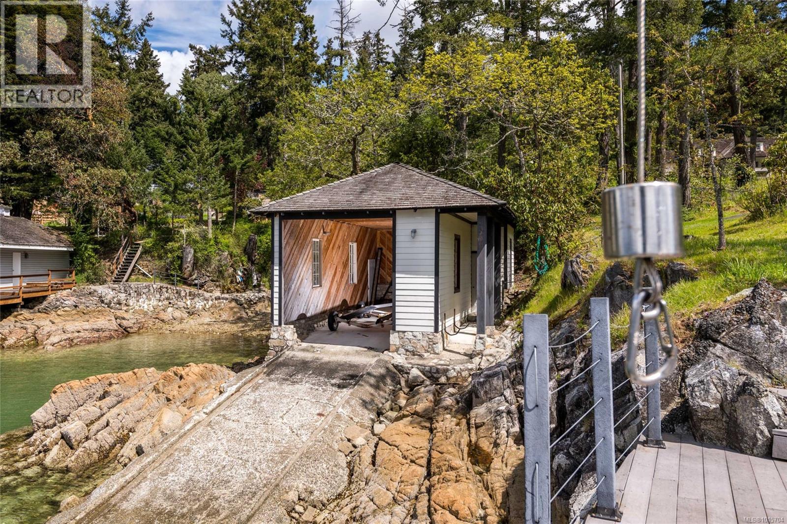  605 Senanus Drive, Central Saanich