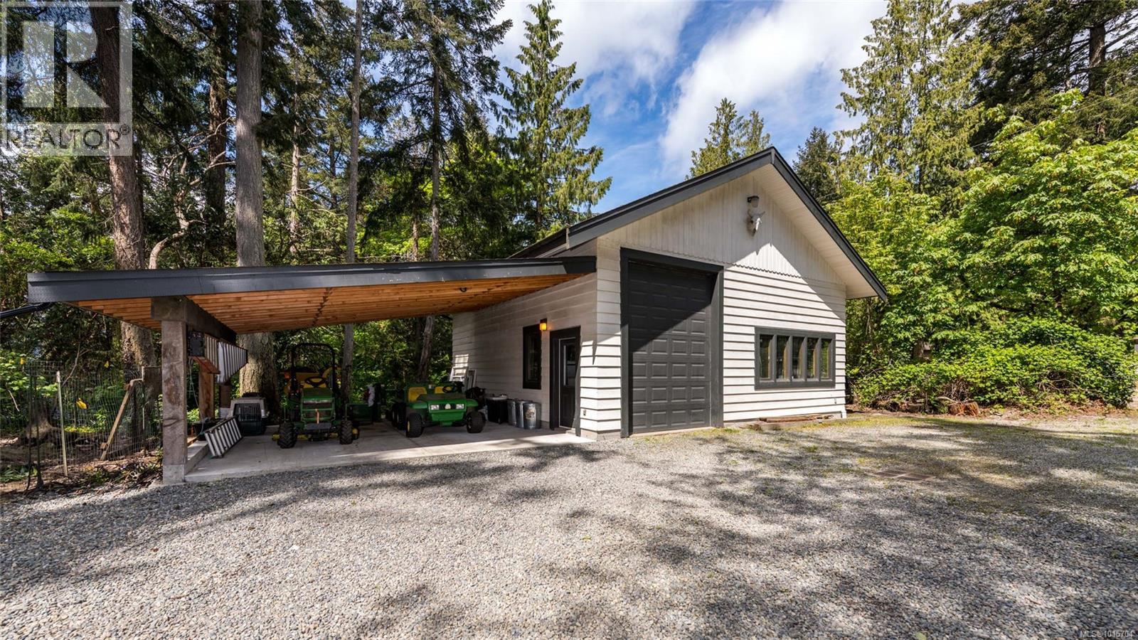  605 Senanus Drive, Central Saanich