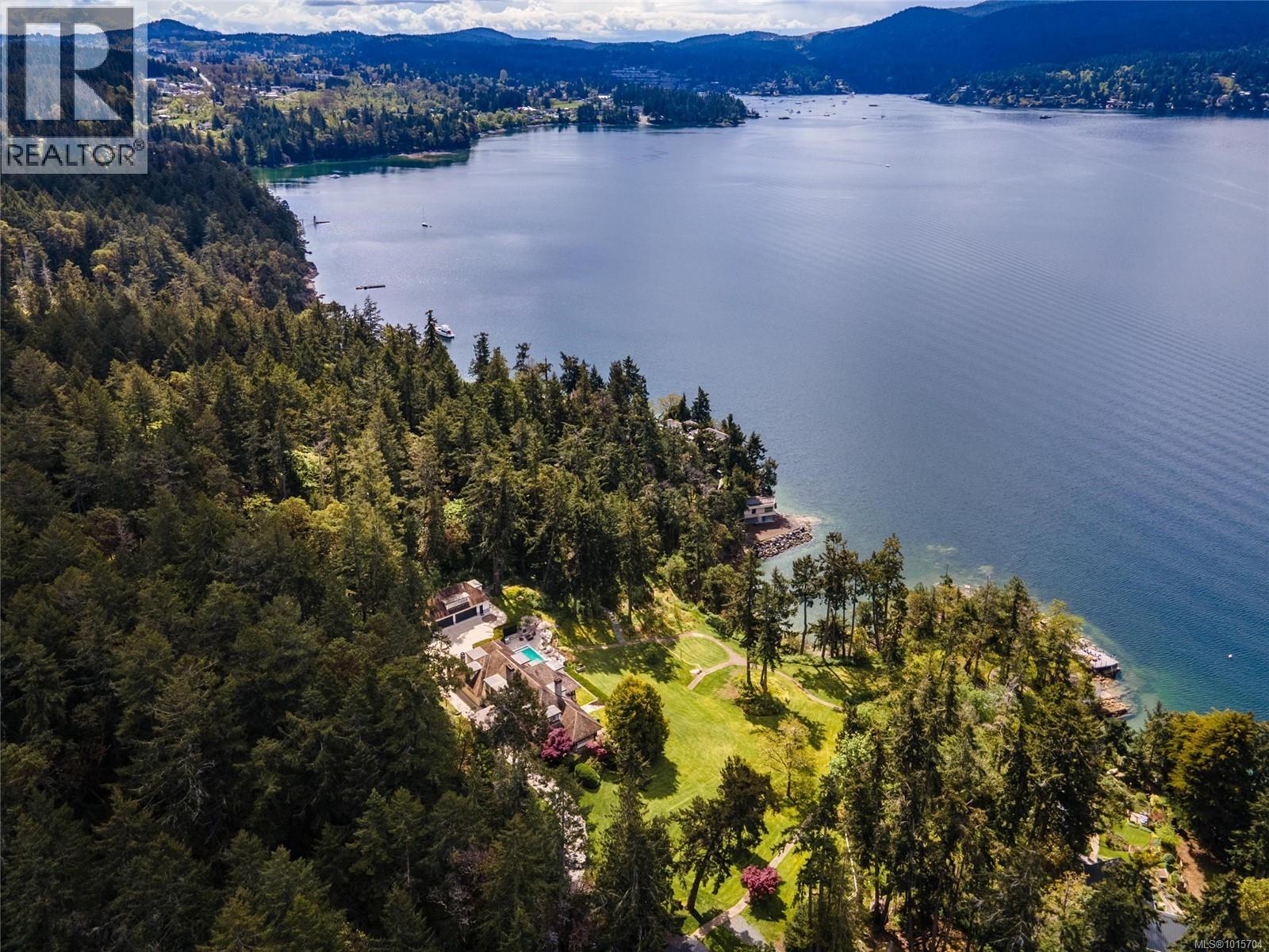  605 Senanus Drive, Central Saanich