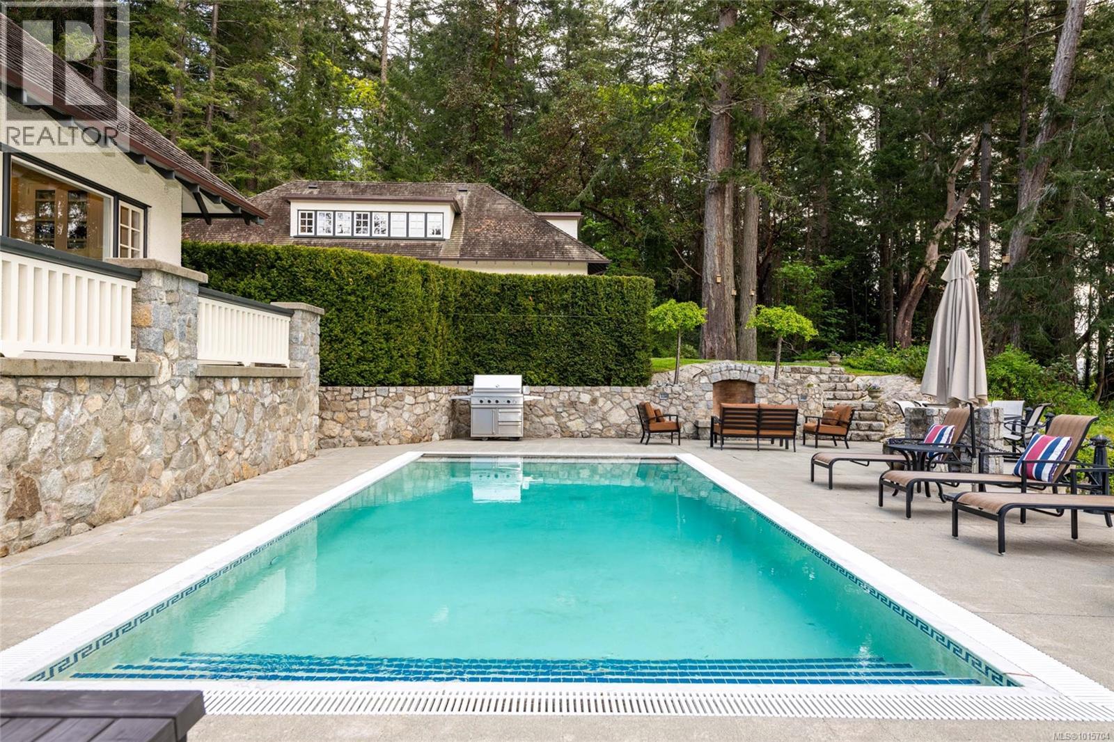  605 Senanus Drive, Central Saanich