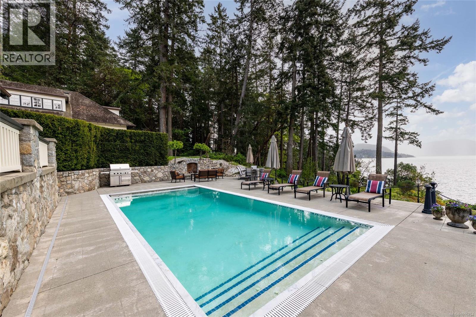  605 Senanus Drive, Central Saanich