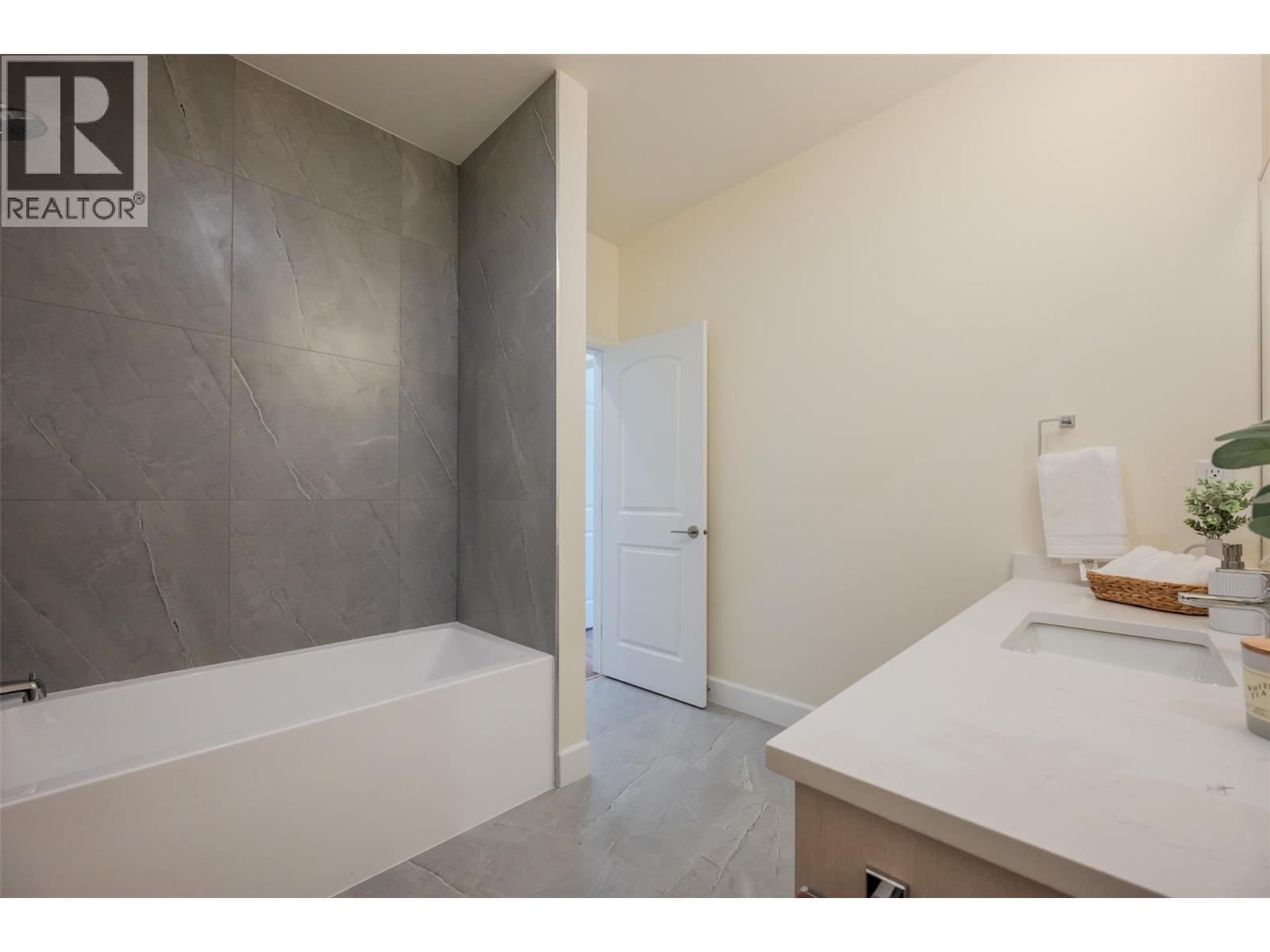 261 BENTGRASS Avenue, Oliver