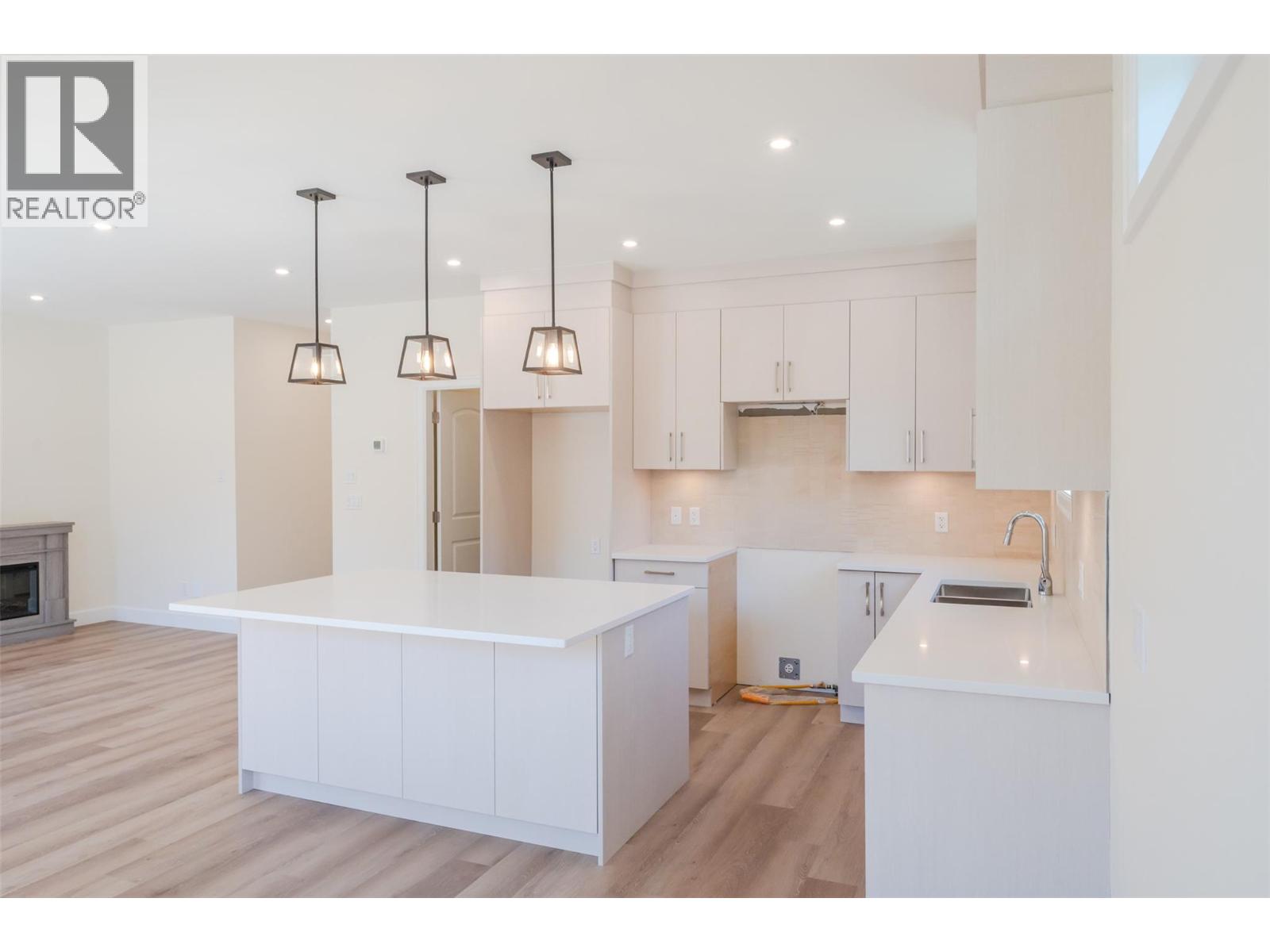 255 BENTGRASS Avenue, Oliver