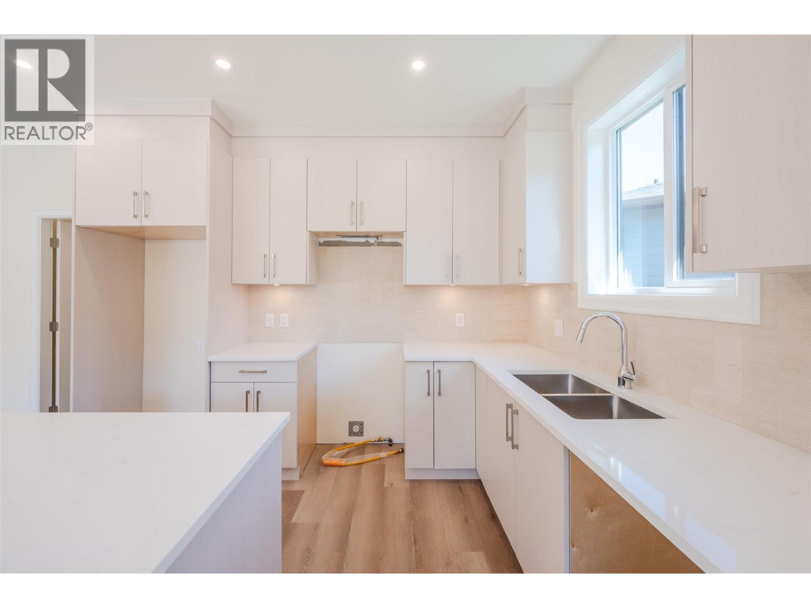 255 BENTGRASS Avenue, Oliver