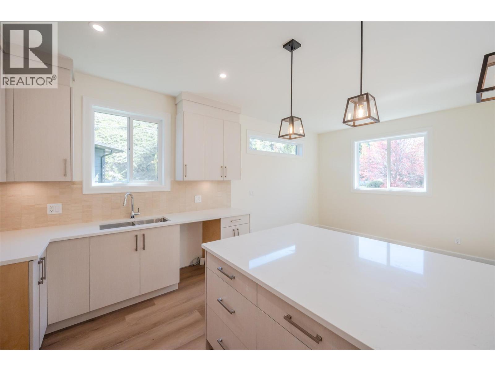 255 BENTGRASS Avenue, Oliver
