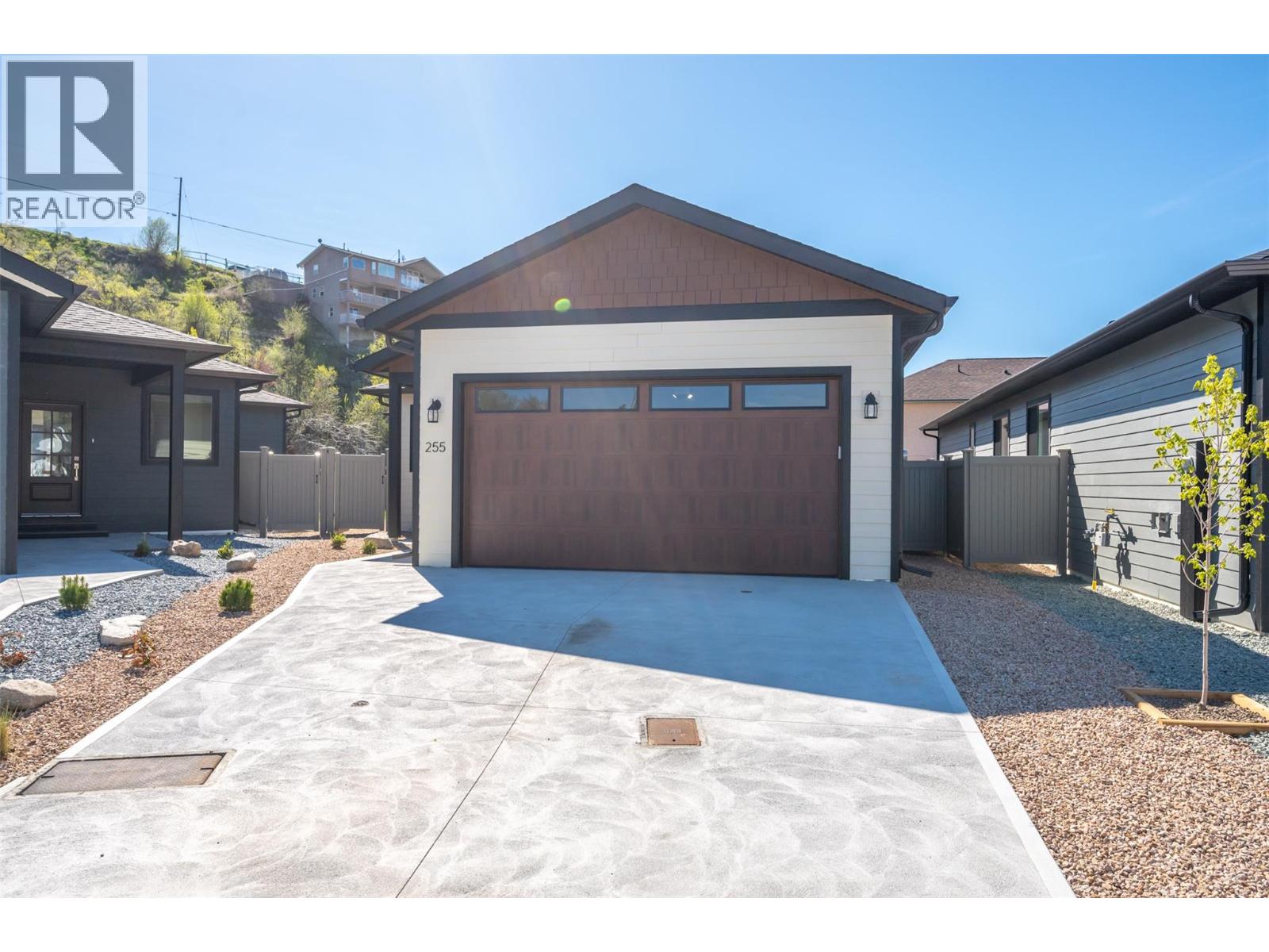 255 BENTGRASS Avenue, Oliver