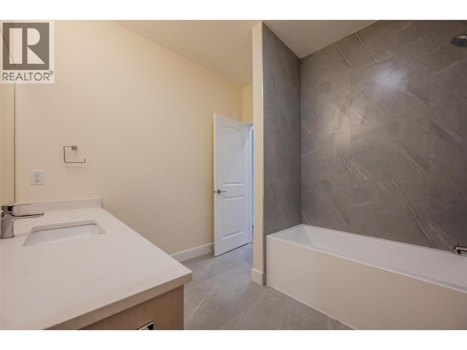 255 BENTGRASS Avenue, Oliver