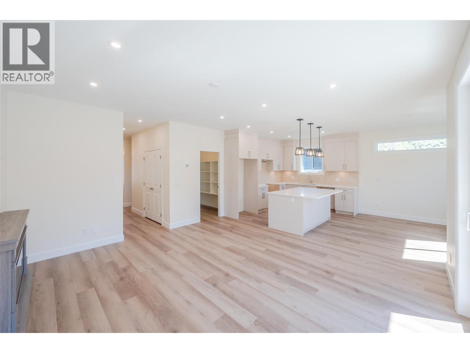 255 BENTGRASS Avenue, Oliver