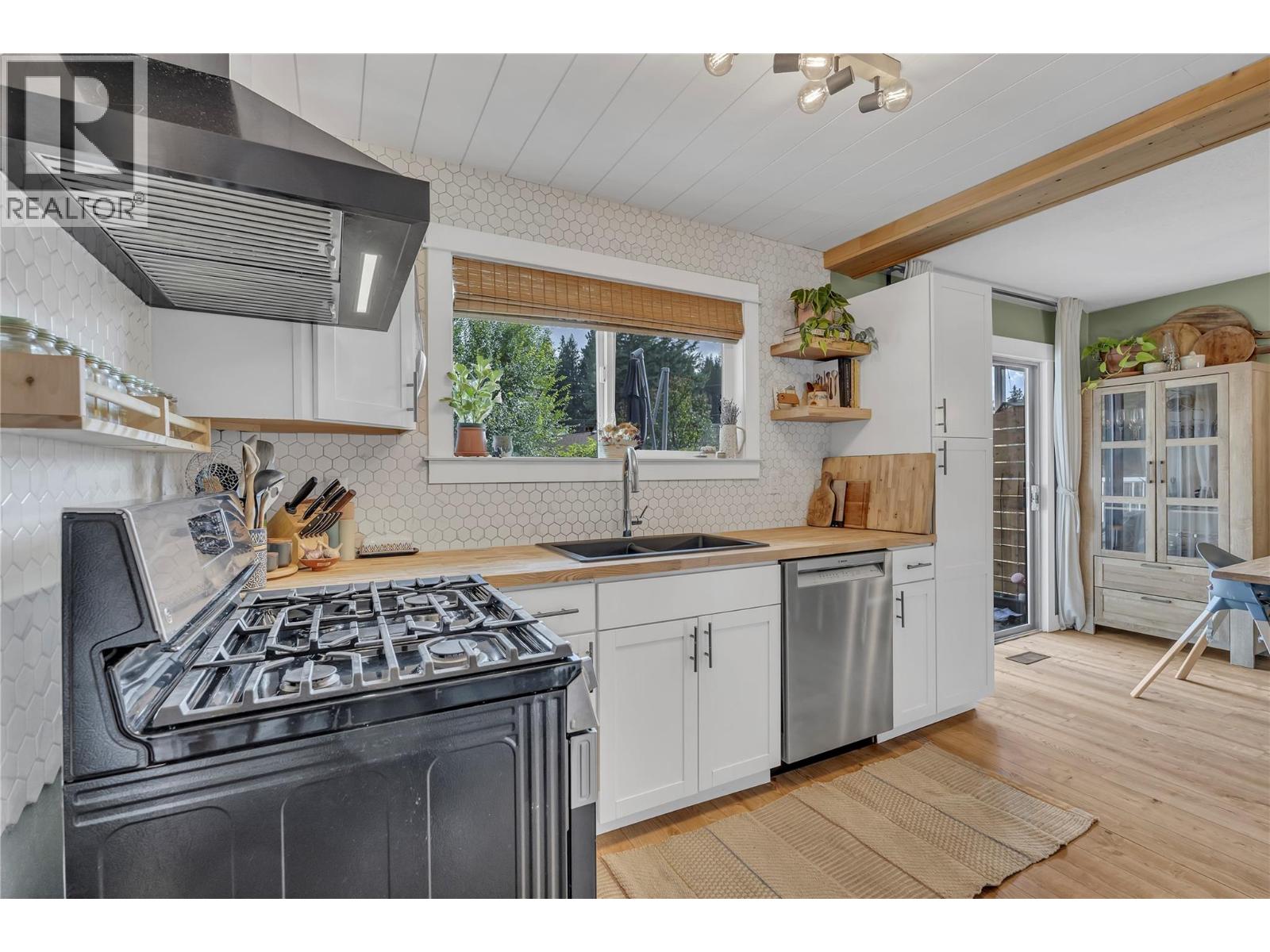 105 GROVE Street, Princeton