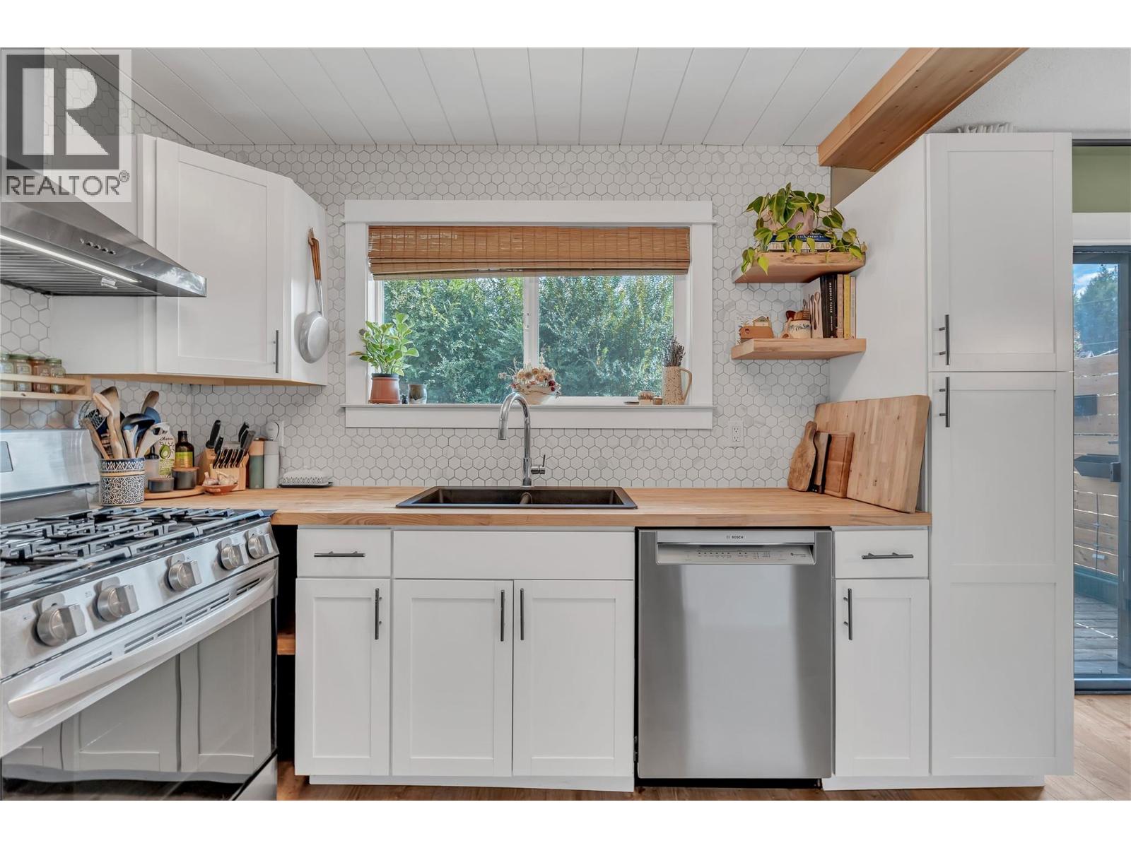 105 GROVE Street, Princeton