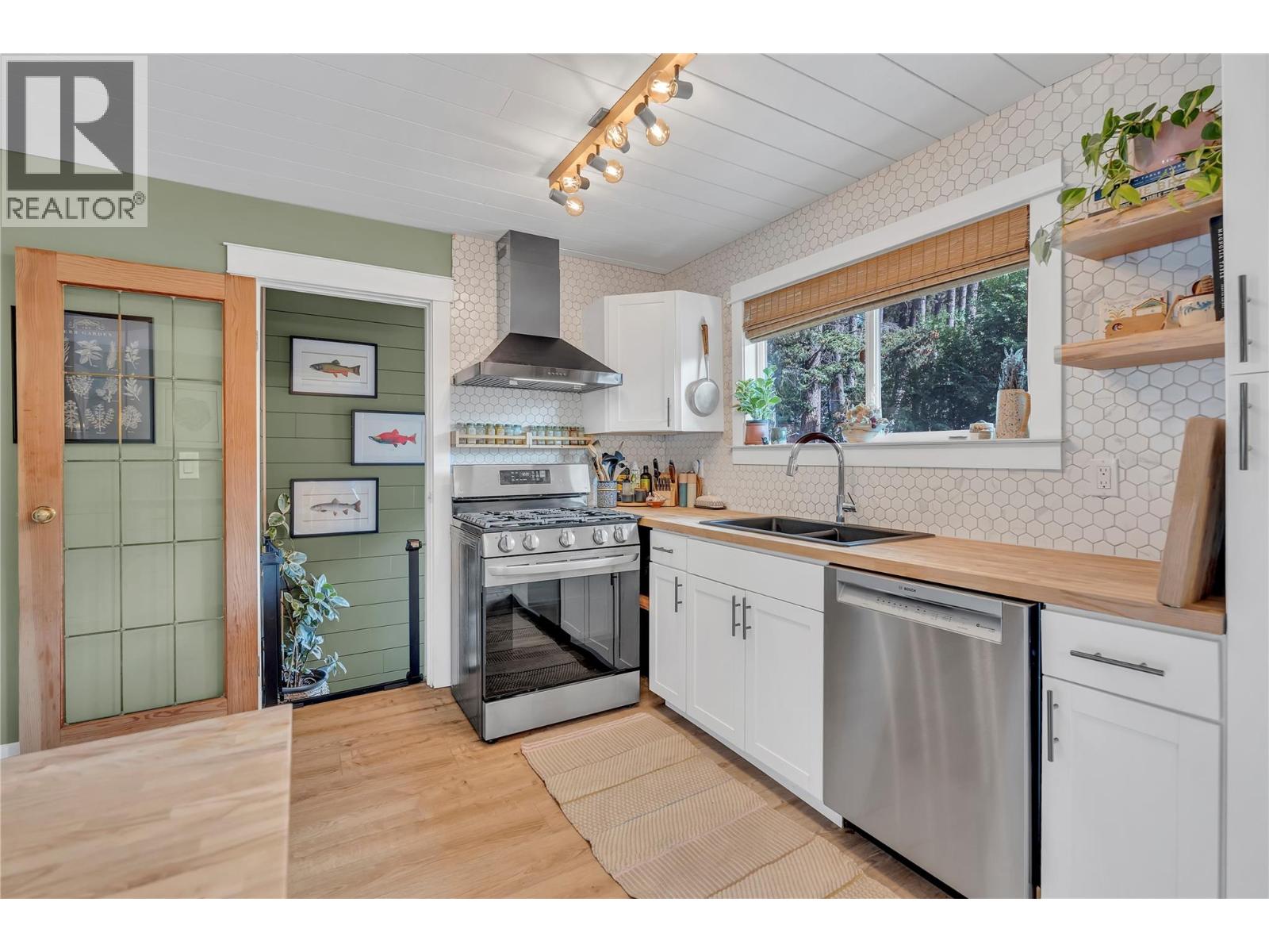 105 GROVE Street, Princeton