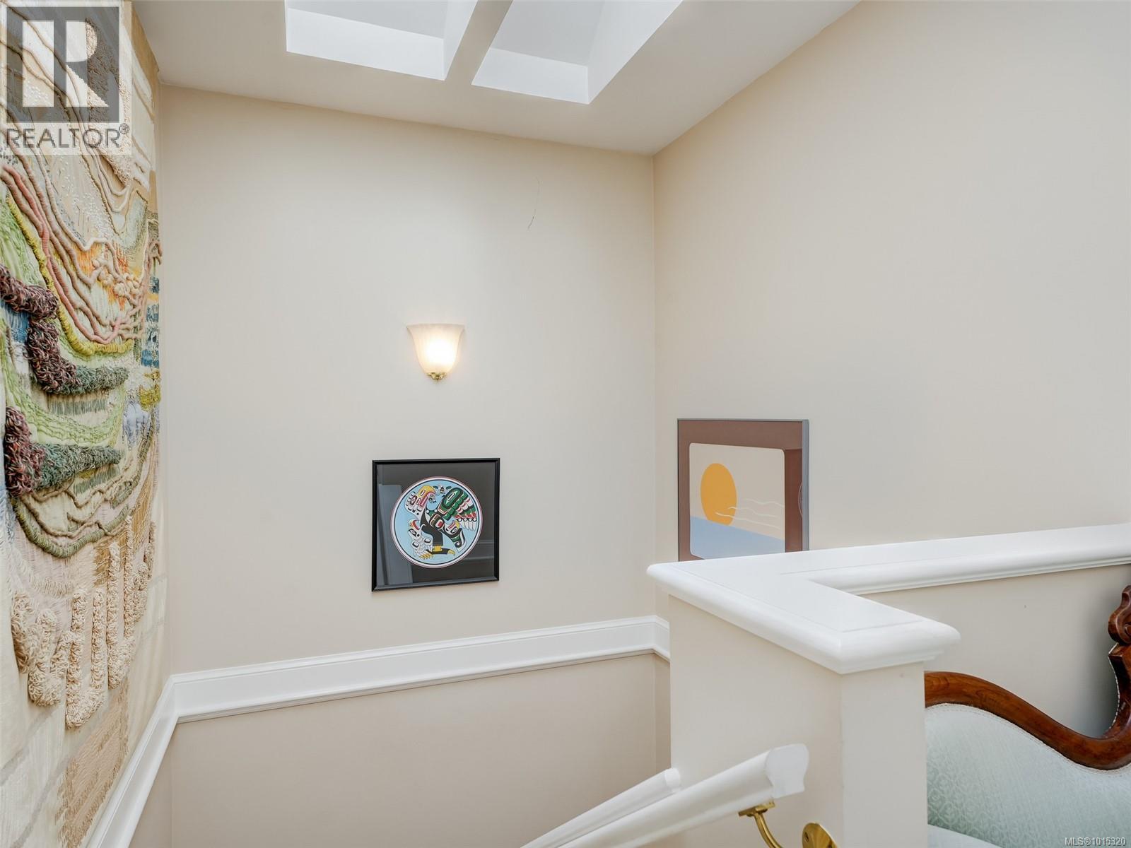 1 2573 Kilgary Place, Saanich