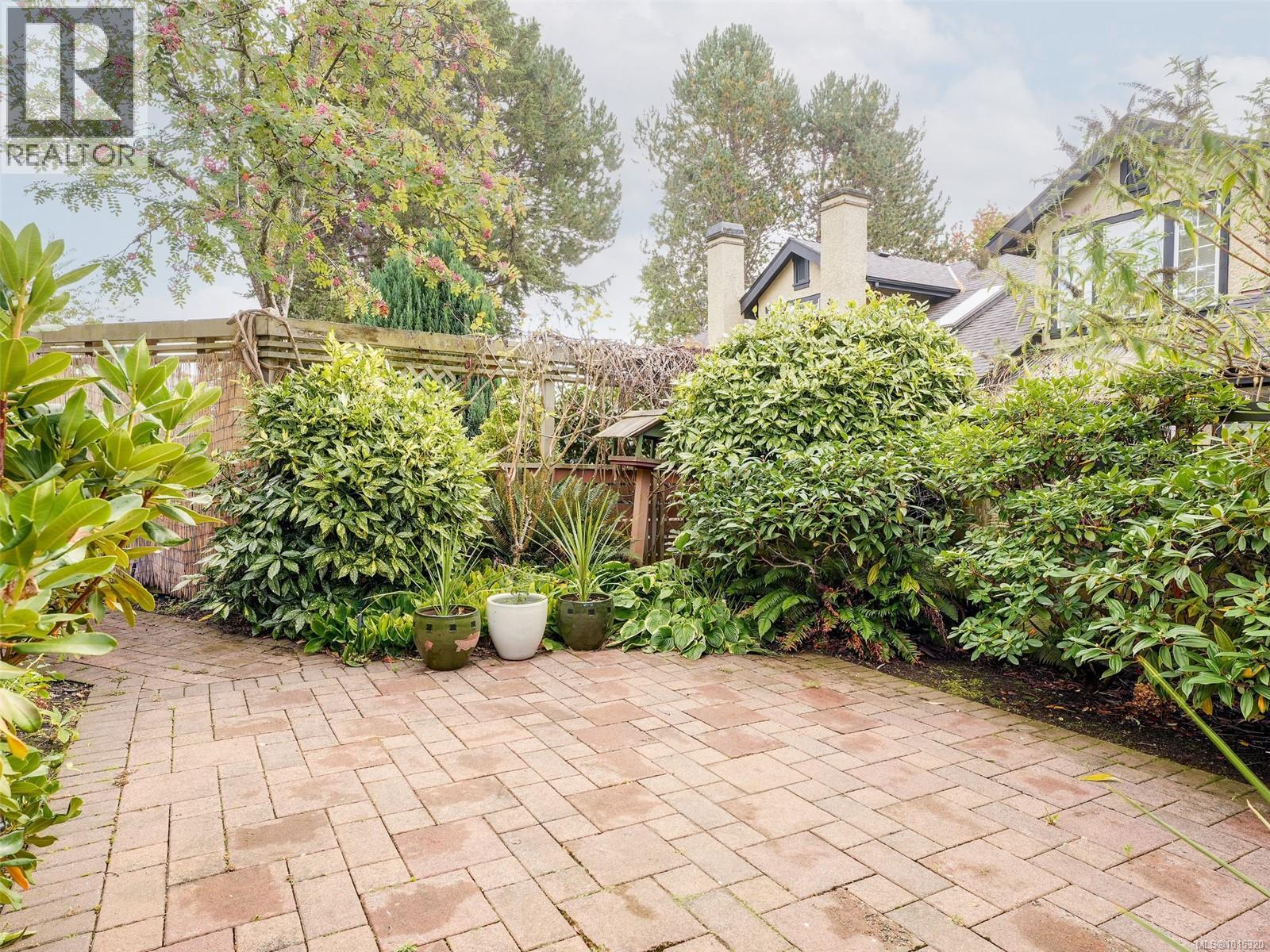 1 2573 Kilgary Place, Saanich