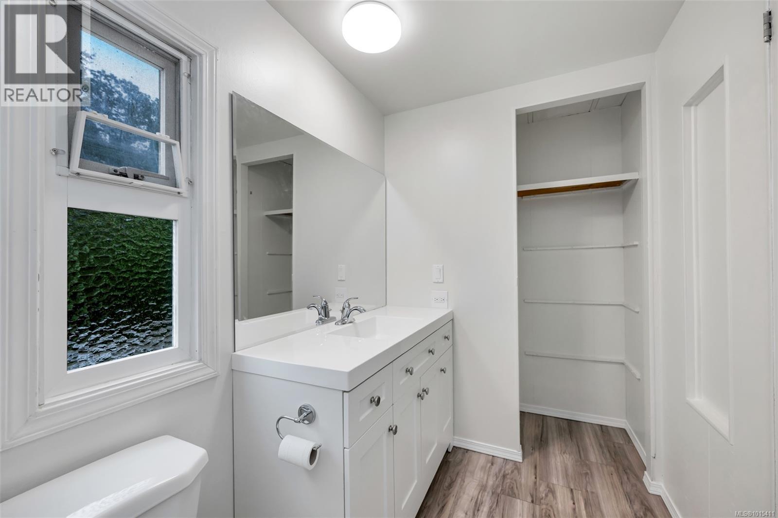 20 7390 West Saanich Rd, Central Saanich