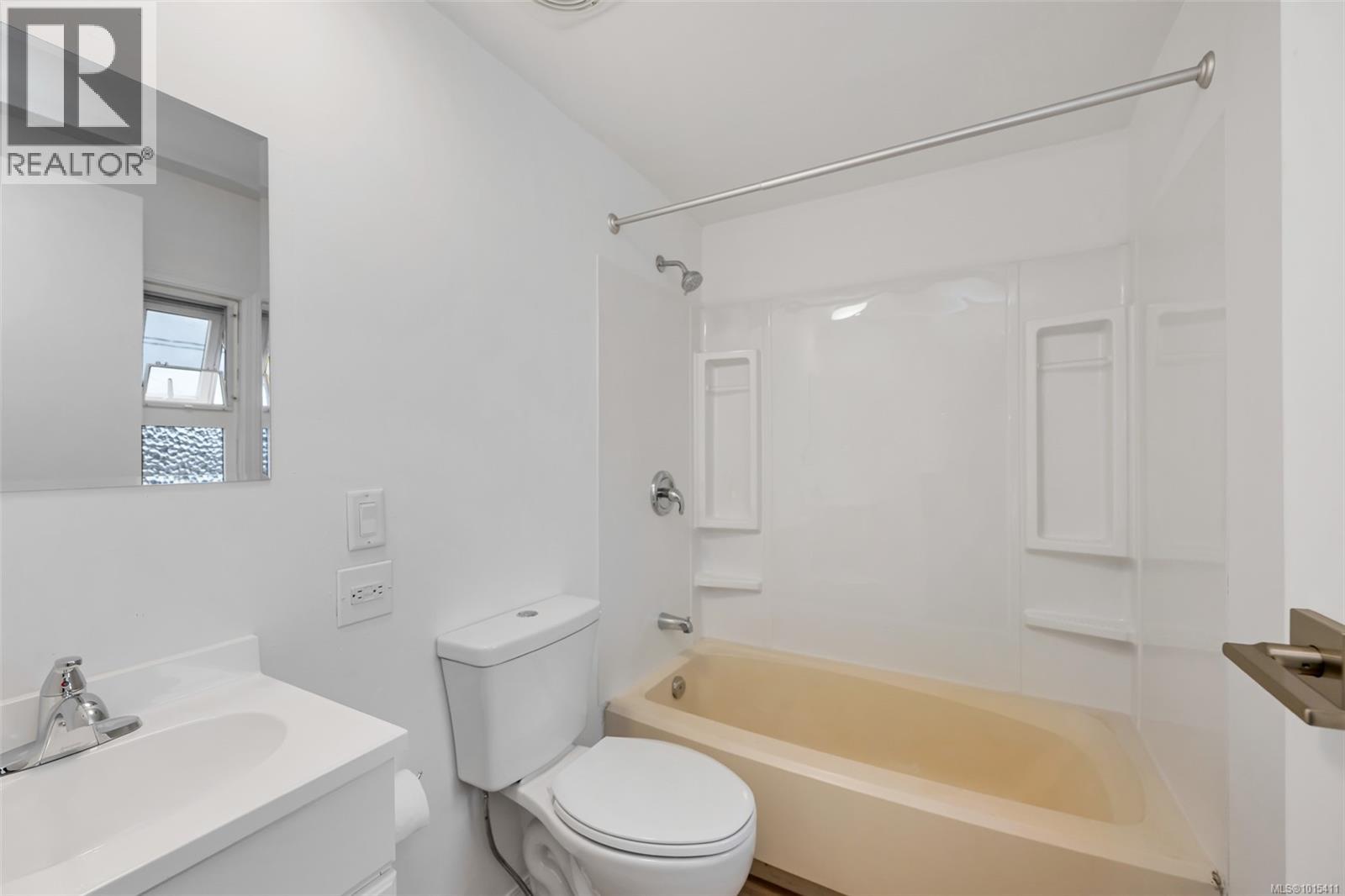 20 7390 West Saanich Rd, Central Saanich