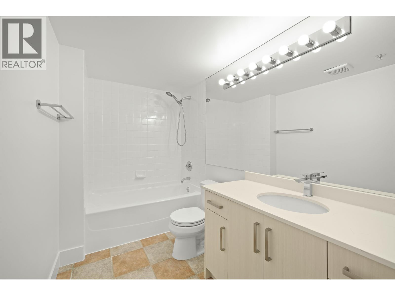 2501 63 KEEFER PLACE, Vancouver