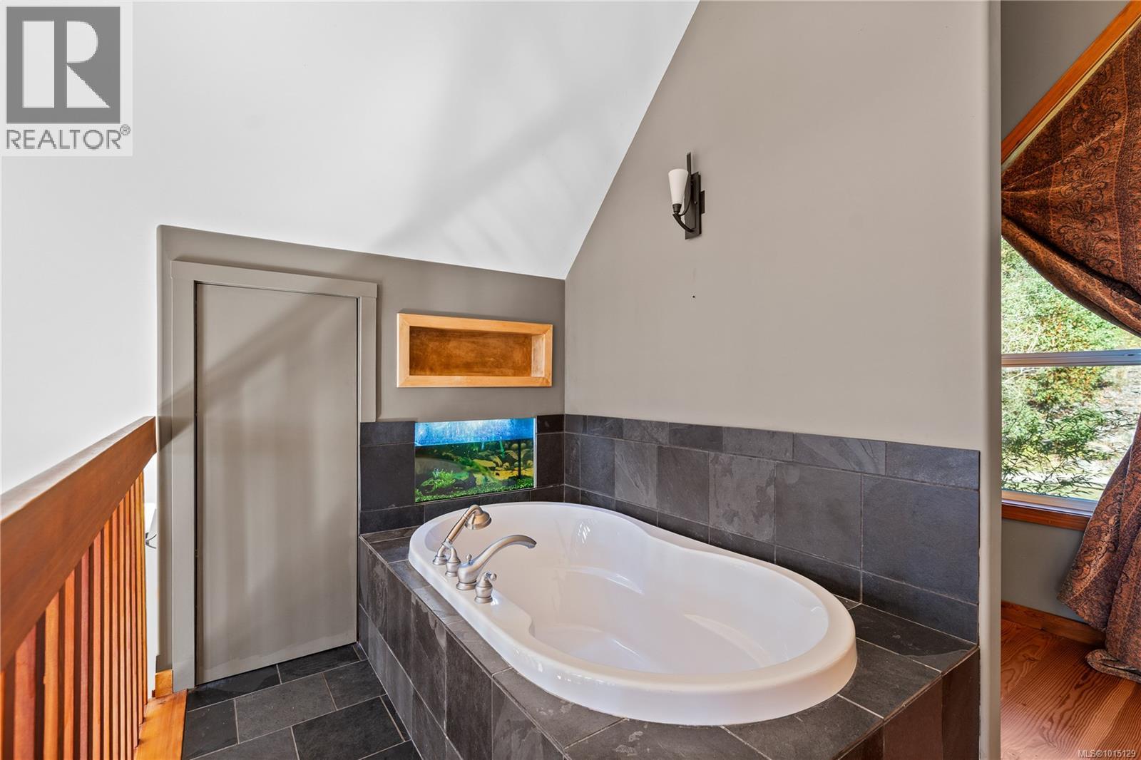 2405 Lindsey Rd, Nanaimo