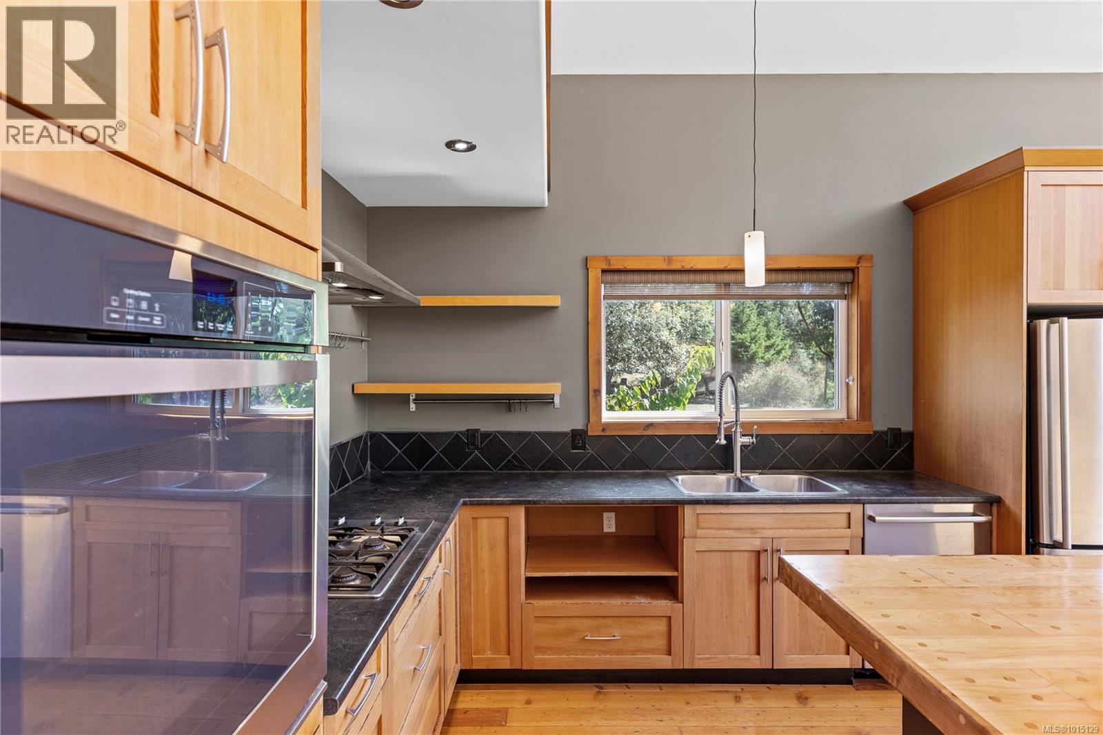 2405 Lindsey Rd, Nanaimo