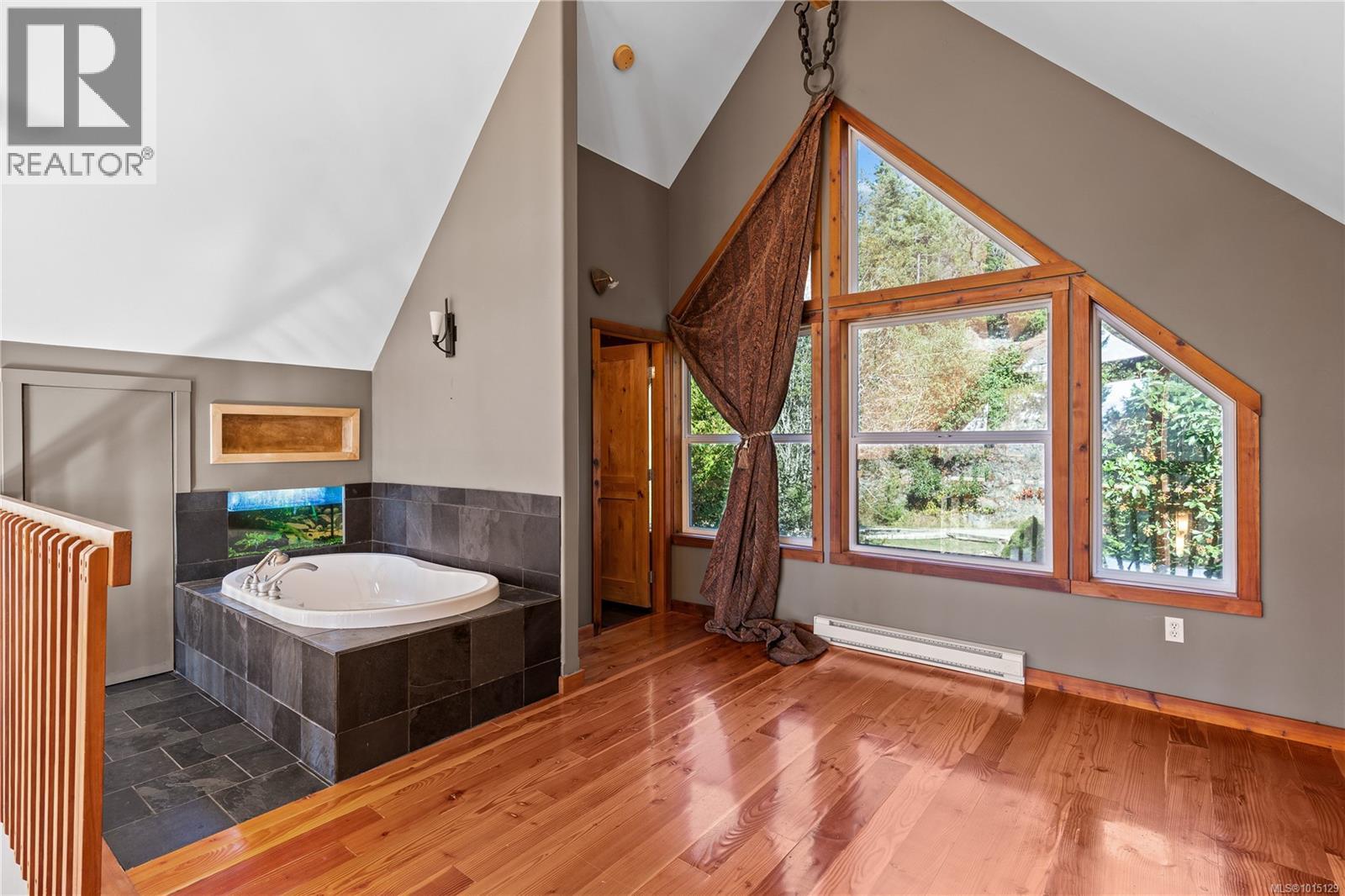 2405 Lindsey Rd, Nanaimo