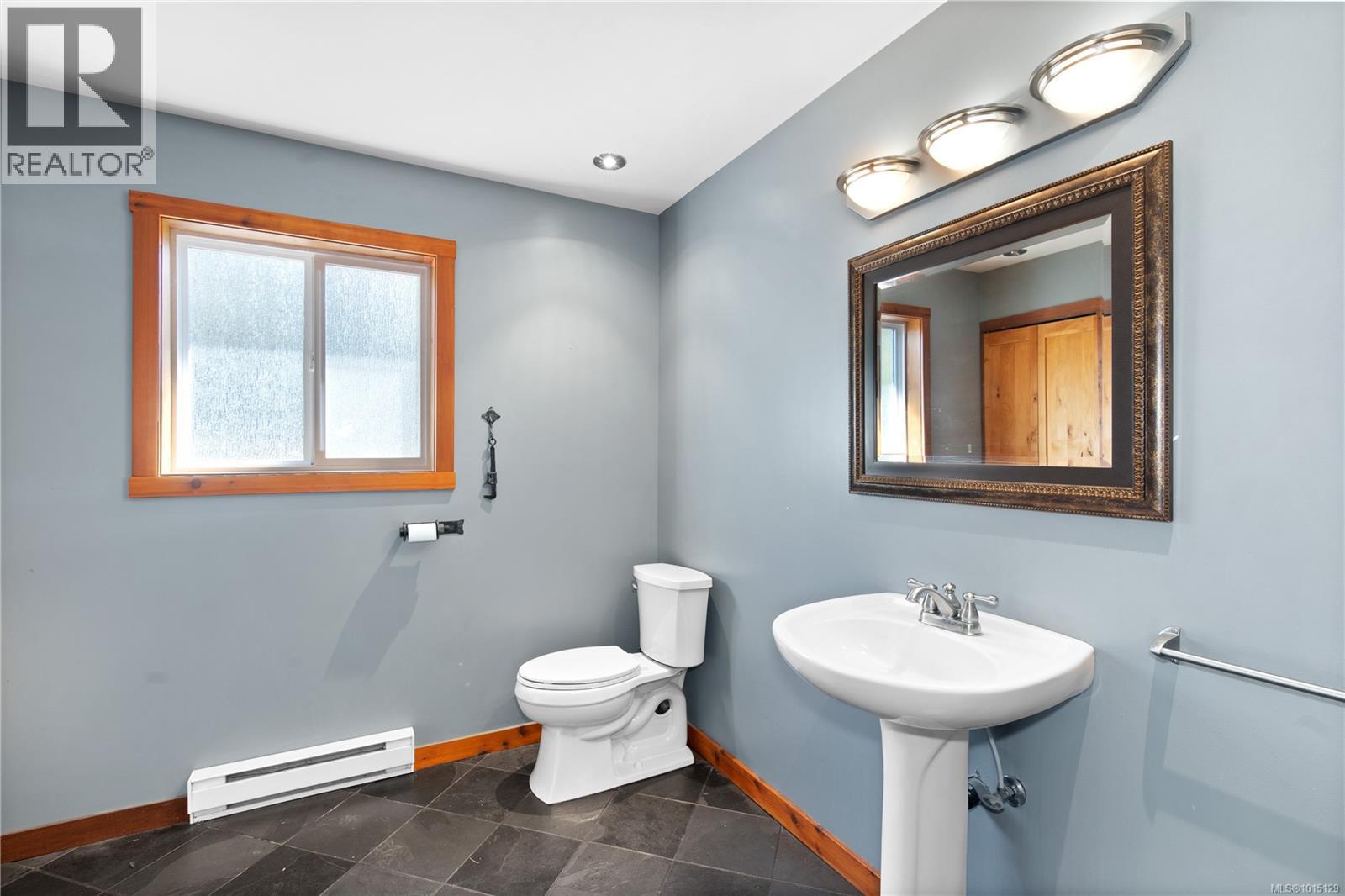 2405 Lindsey Rd, Nanaimo