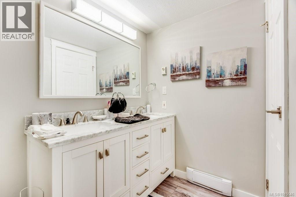 216 390 Island Hwy S, Campbell River
