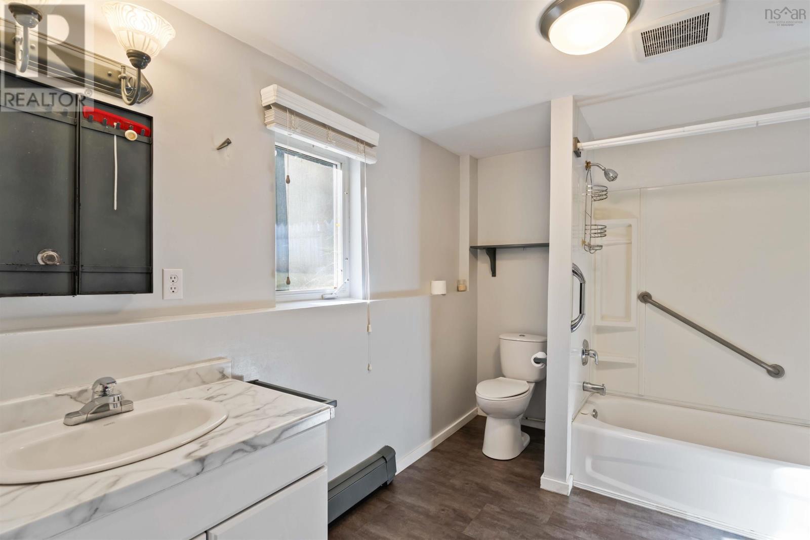 Property 15 of 46 of 796 & 800 Main Street