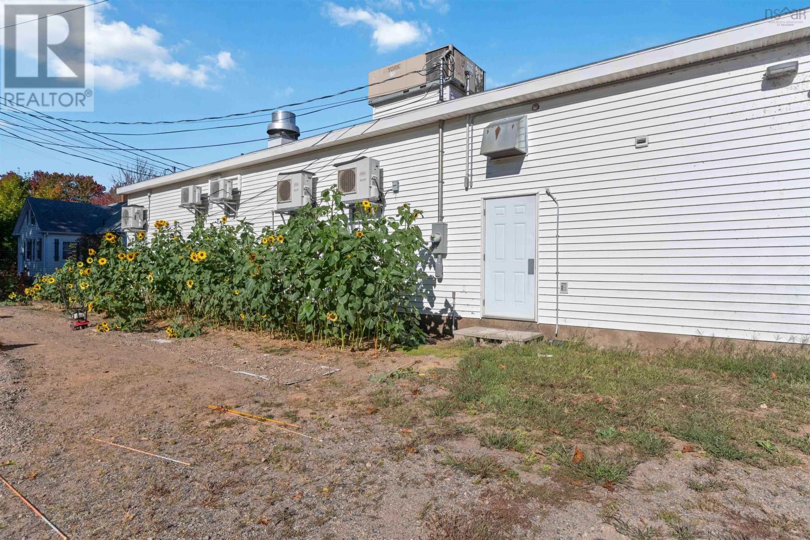 Property 28 of 46 of 796 & 800 Main Street