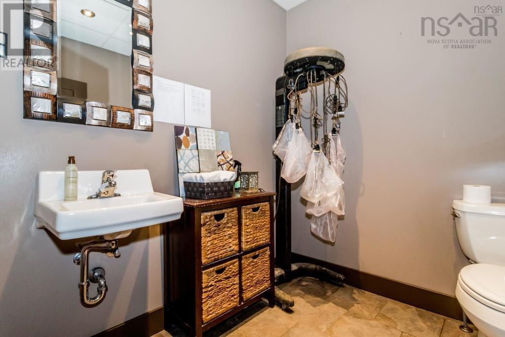 Property 42 of 46 of 796 & 800 Main Street