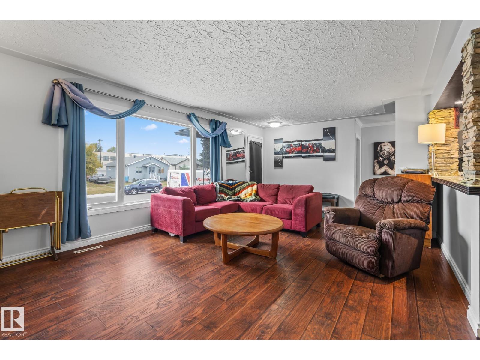 Single Family House Bungalow for Sale in /  ST NW Edmonton 