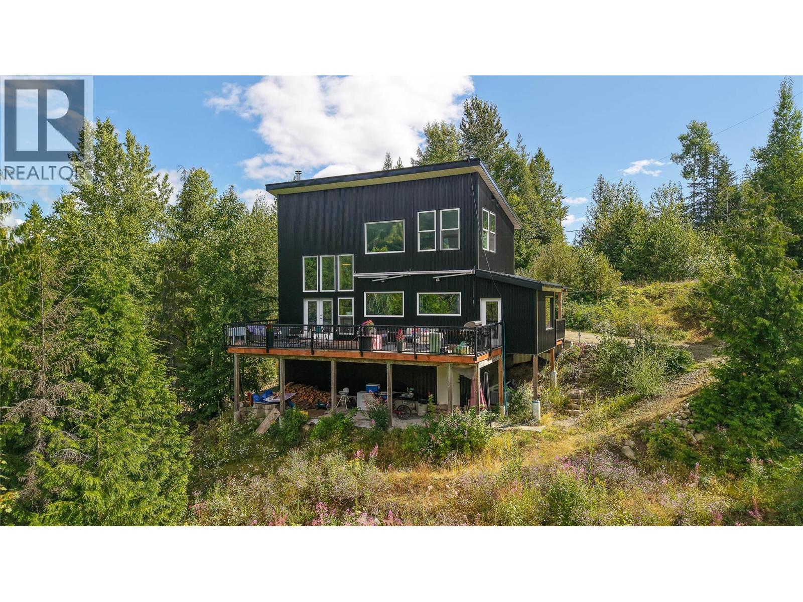300 Richie Road, Rossland