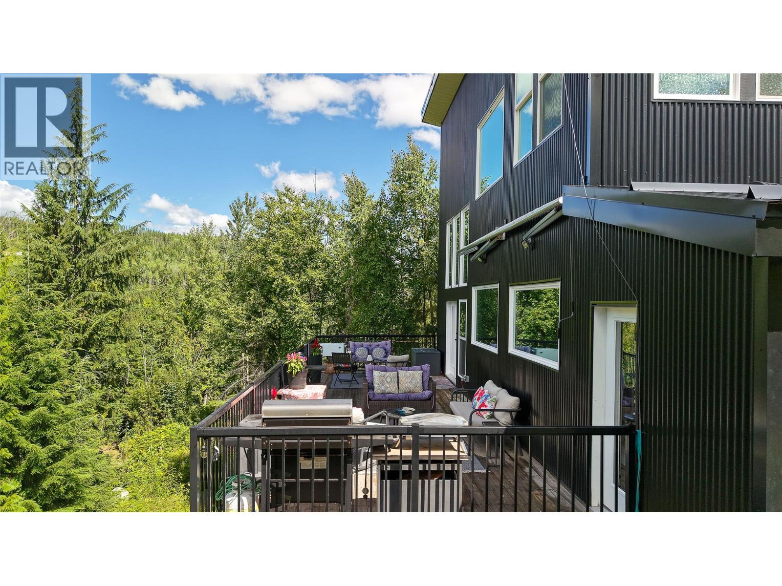 300 Richie Road, Rossland