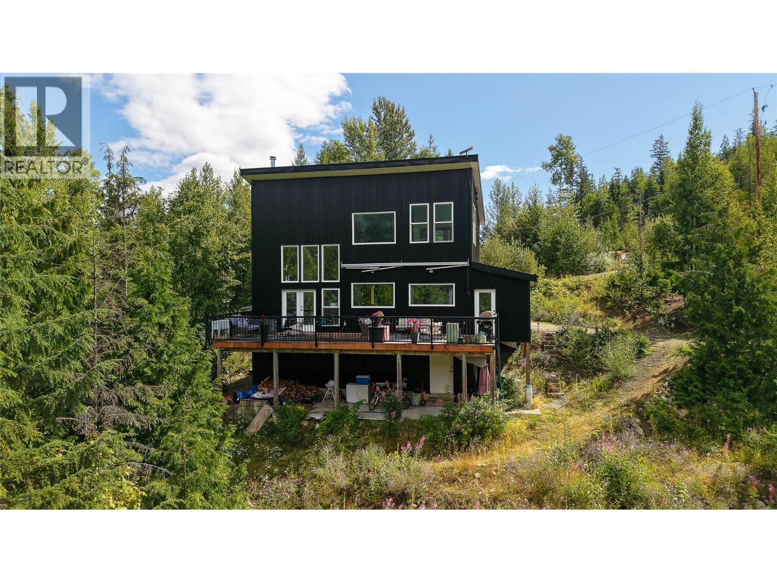 300 Richie Road, Rossland