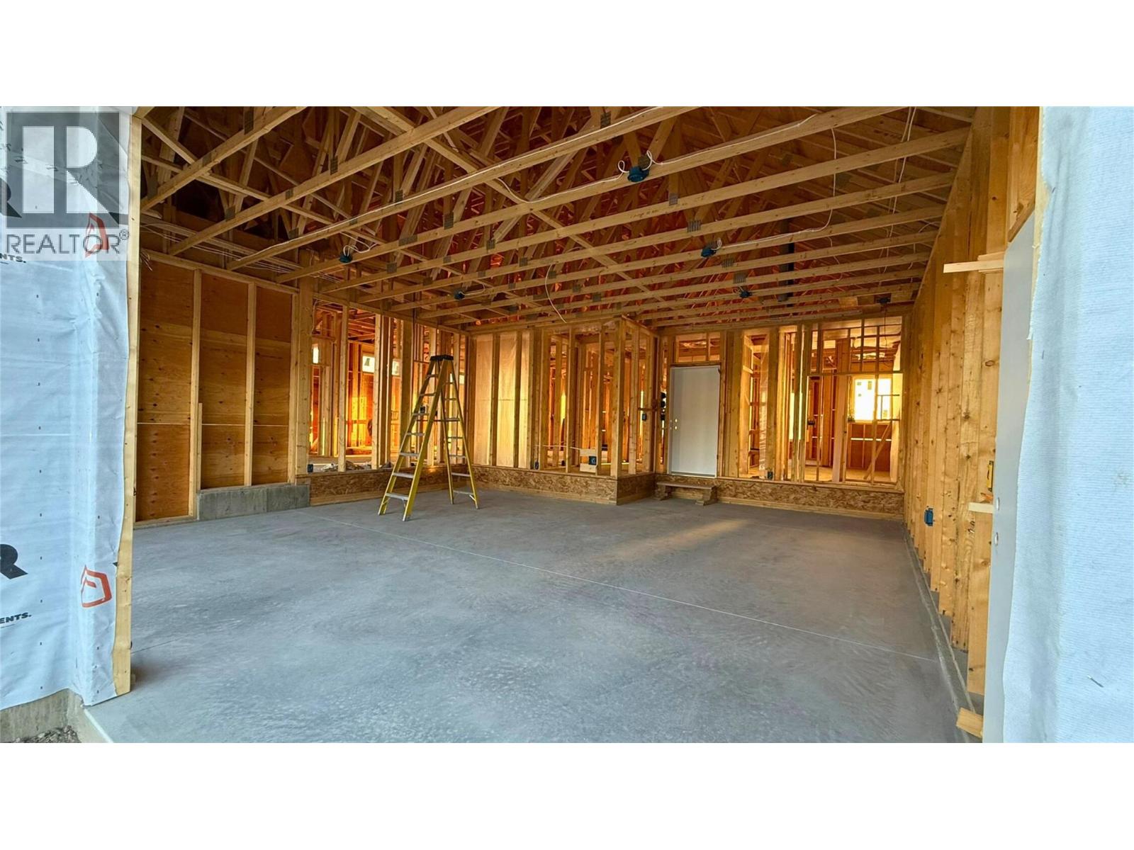 1905 35 Street Northeast, Salmon Arm