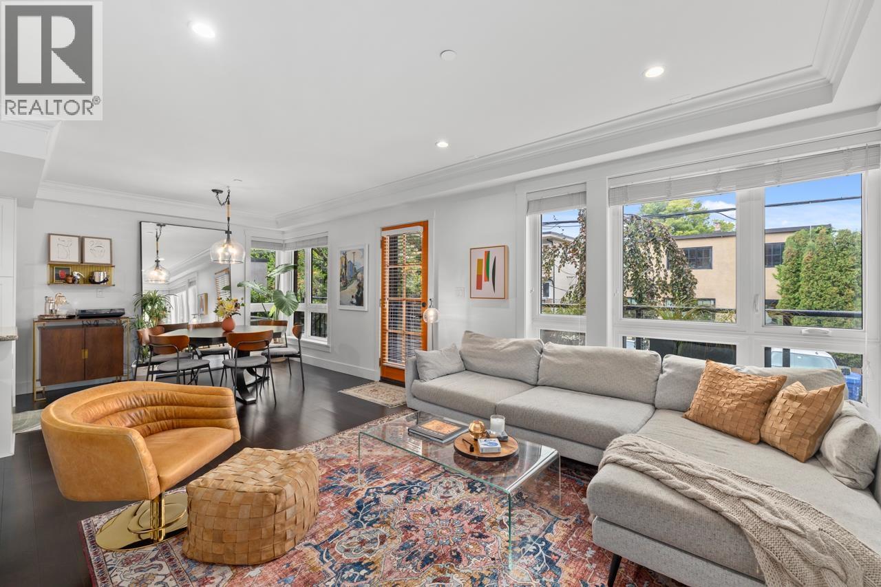 2 2435 W 1ST AVENUE, Vancouver