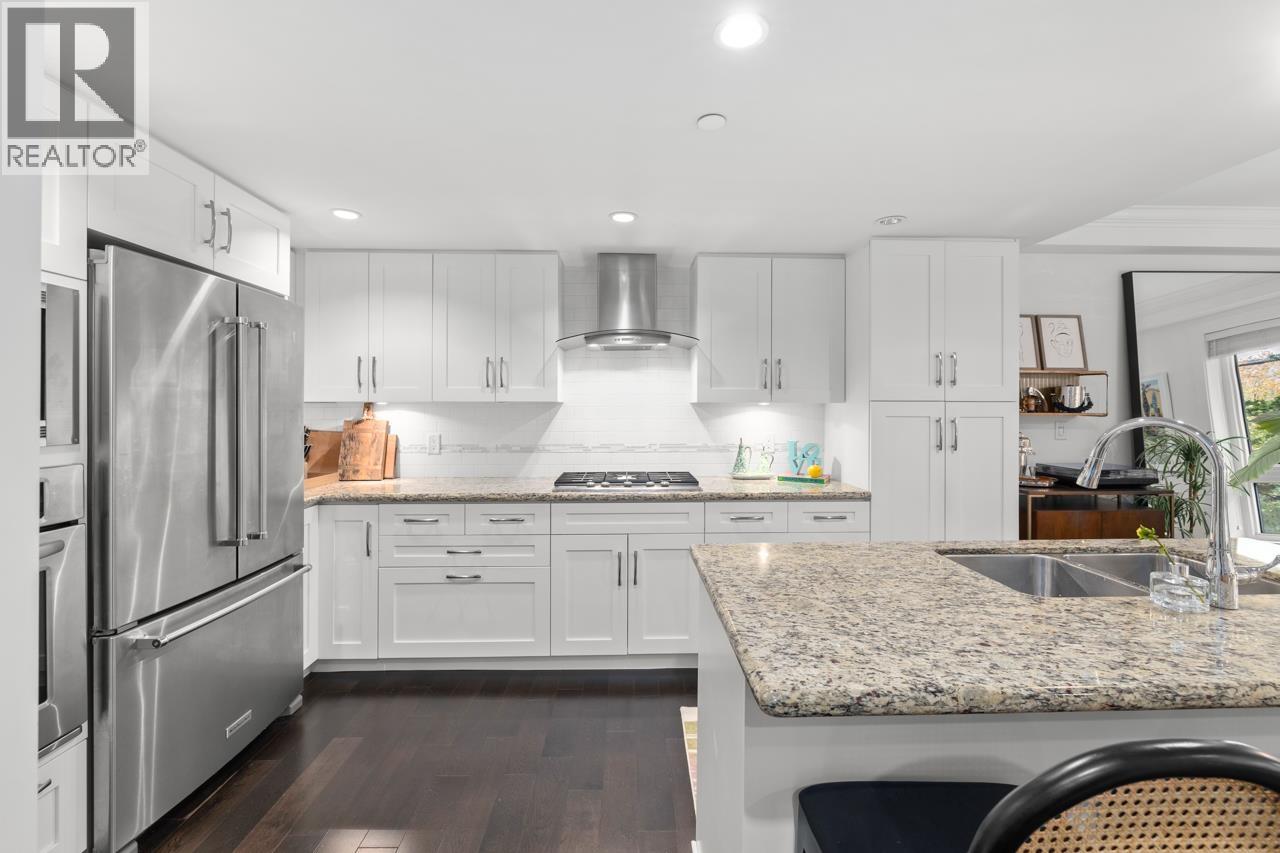 2 2435 W 1ST AVENUE, Vancouver