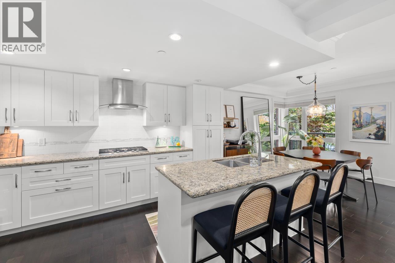 2 2435 W 1ST AVENUE, Vancouver