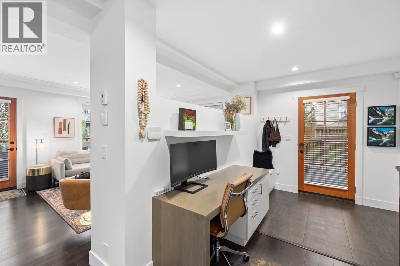 2 2435 W 1ST AVENUE, Vancouver