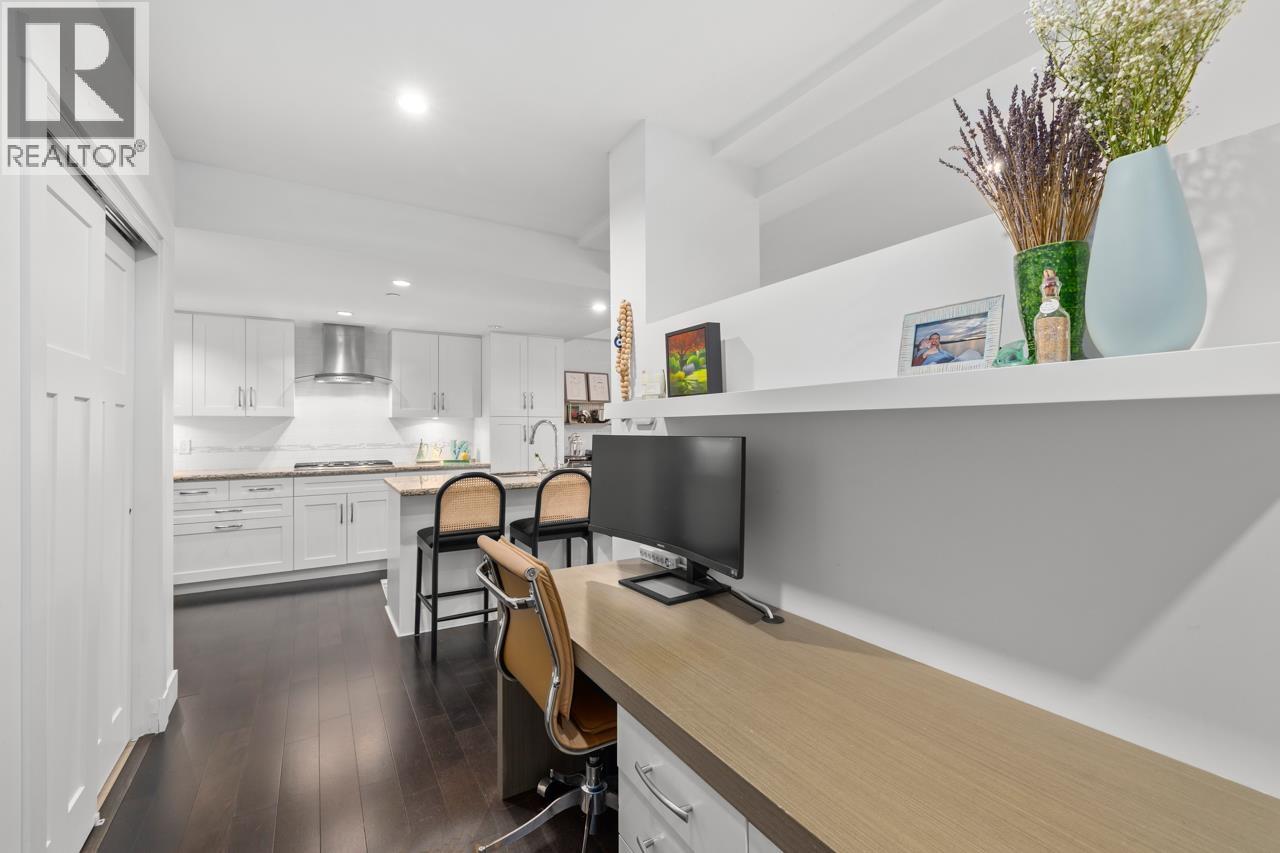 2 2435 W 1ST AVENUE, Vancouver