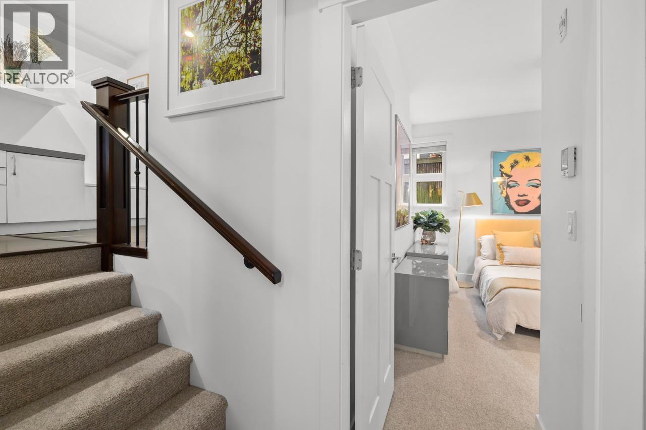 2 2435 W 1ST AVENUE, Vancouver